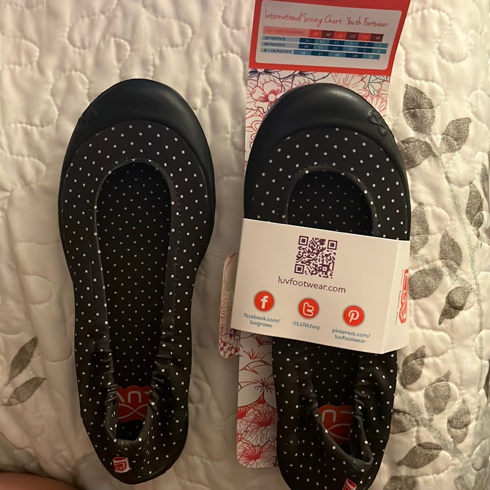 1/$10 or 2/$15 LUV DREAM FLATS Pin Dot Black Euro size 32 (1)